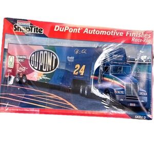 Monogram SnapTite Jeff Gordon 24 DuPont Race Rig 1:32 Scale Model Kit 1996 NEW
